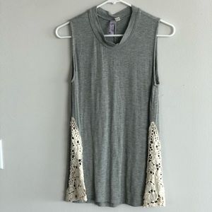 Sleeveless Mock-neck Top